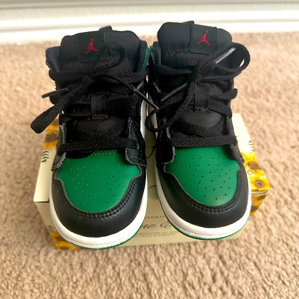 Toddler Jordan 1 mid Pine Green sz 8c
